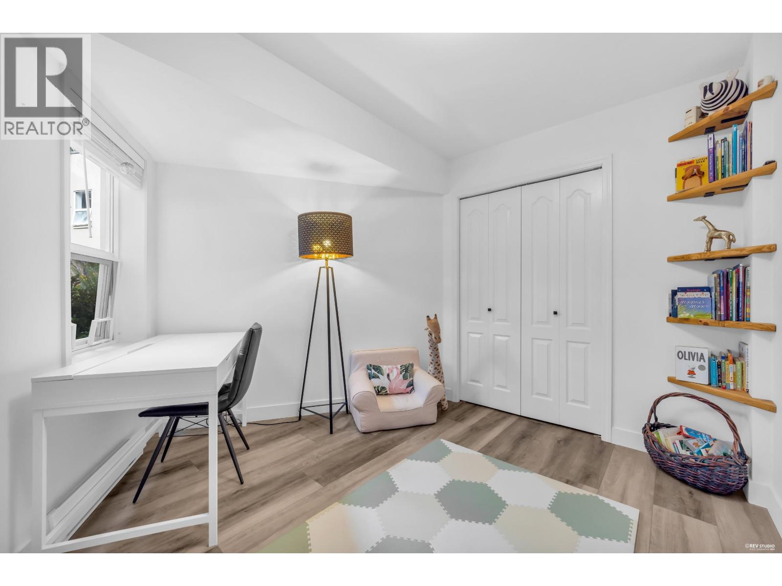 604 1500 OSTLER COURT