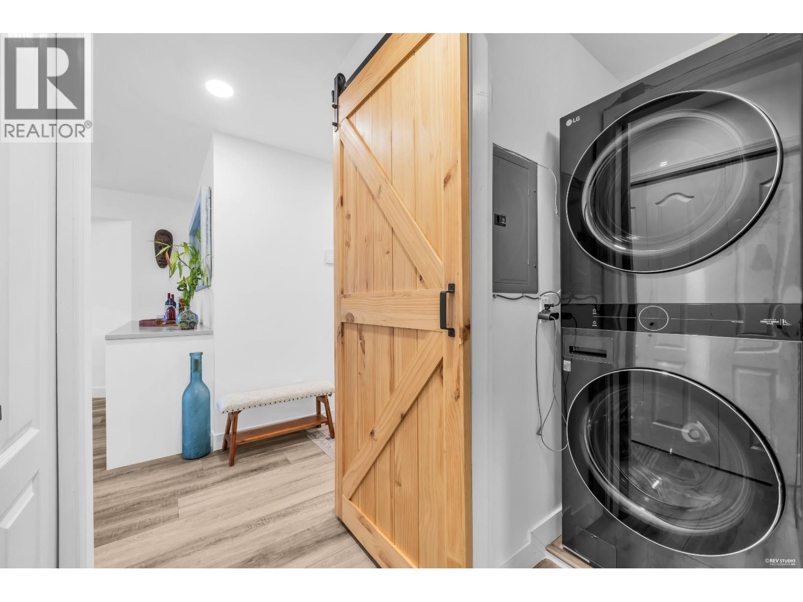 604 1500 OSTLER COURT