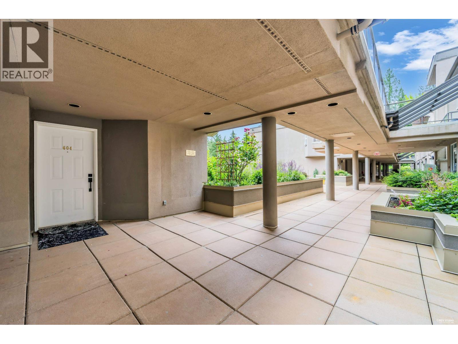 604 1500 OSTLER COURT