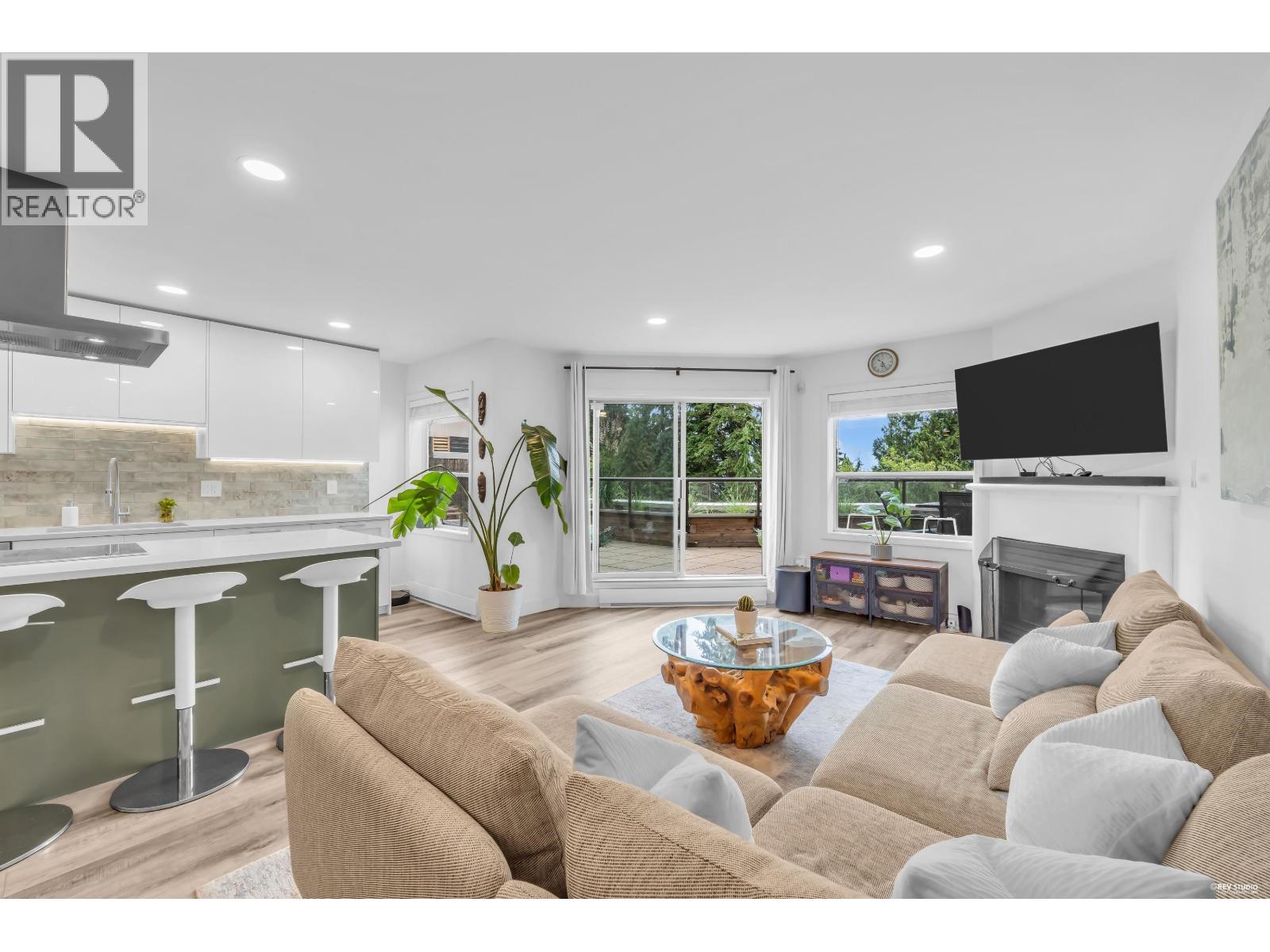 604 1500 OSTLER COURT