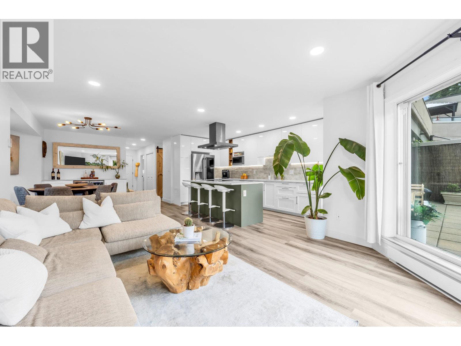 604 1500 OSTLER COURT