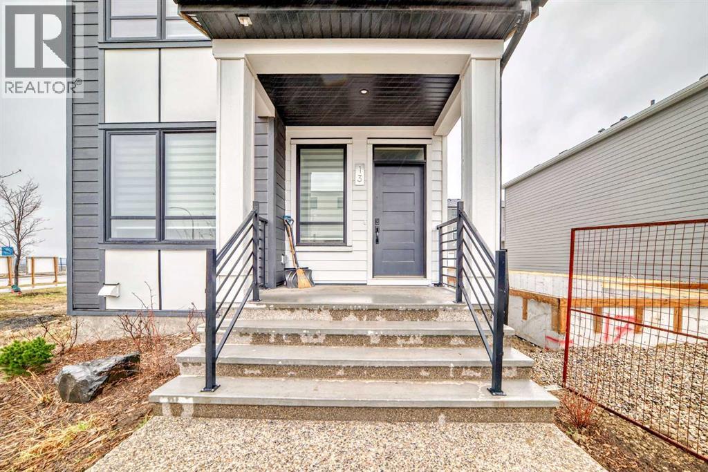 13 Treeline Avenue SW, Calgary, Alberta  T2Y 0R7 - Photo 2 - A2335079