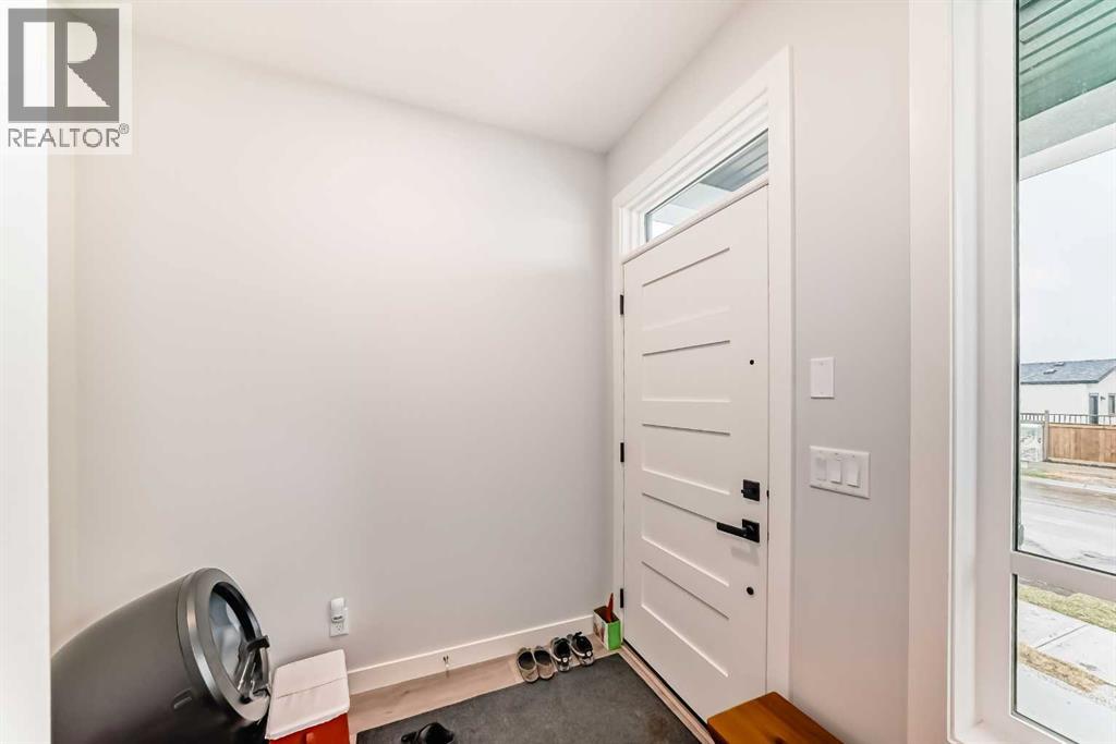 13 Treeline Avenue SW, Calgary, Alberta  T2Y 0R7 - Photo 3 - A2335079
