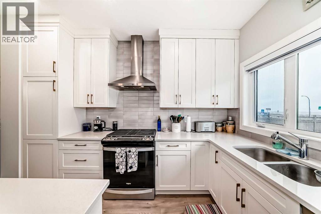 13 Treeline Avenue SW, Calgary, Alberta  T2Y 0R7 - Photo 5 - A2335079