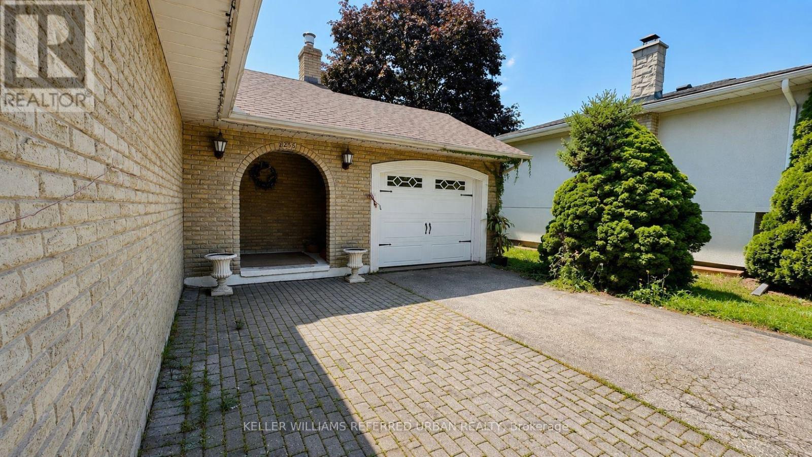 2255 Urwin Crescent, Oakville, Ontario  L6L 2T3 - Photo 2 - W13639310