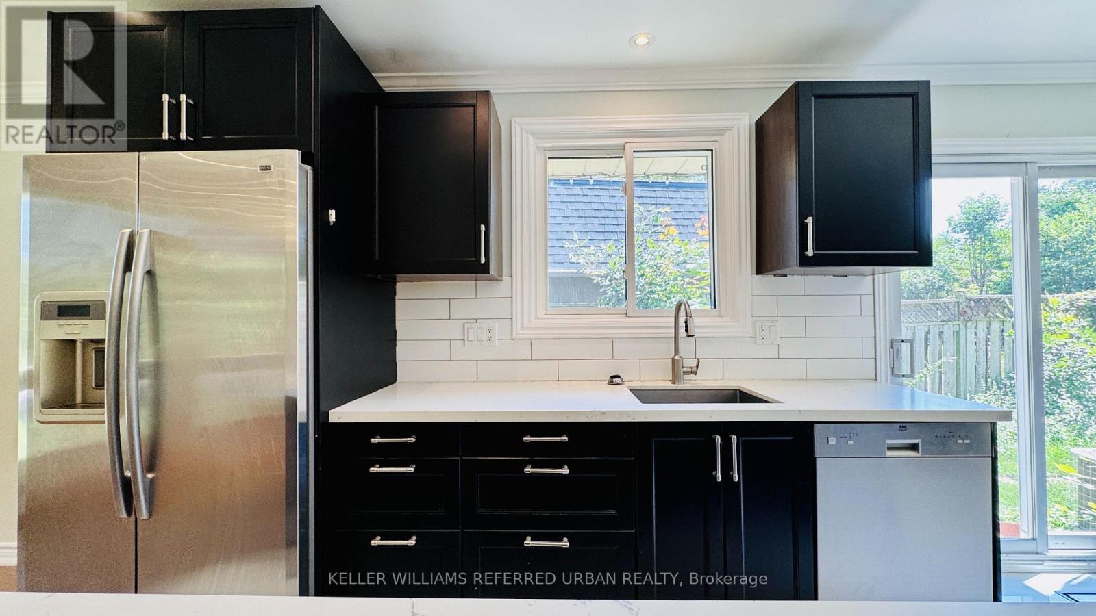 2255 Urwin Crescent, Oakville, Ontario  L6L 2T3 - Photo 6 - W13639310