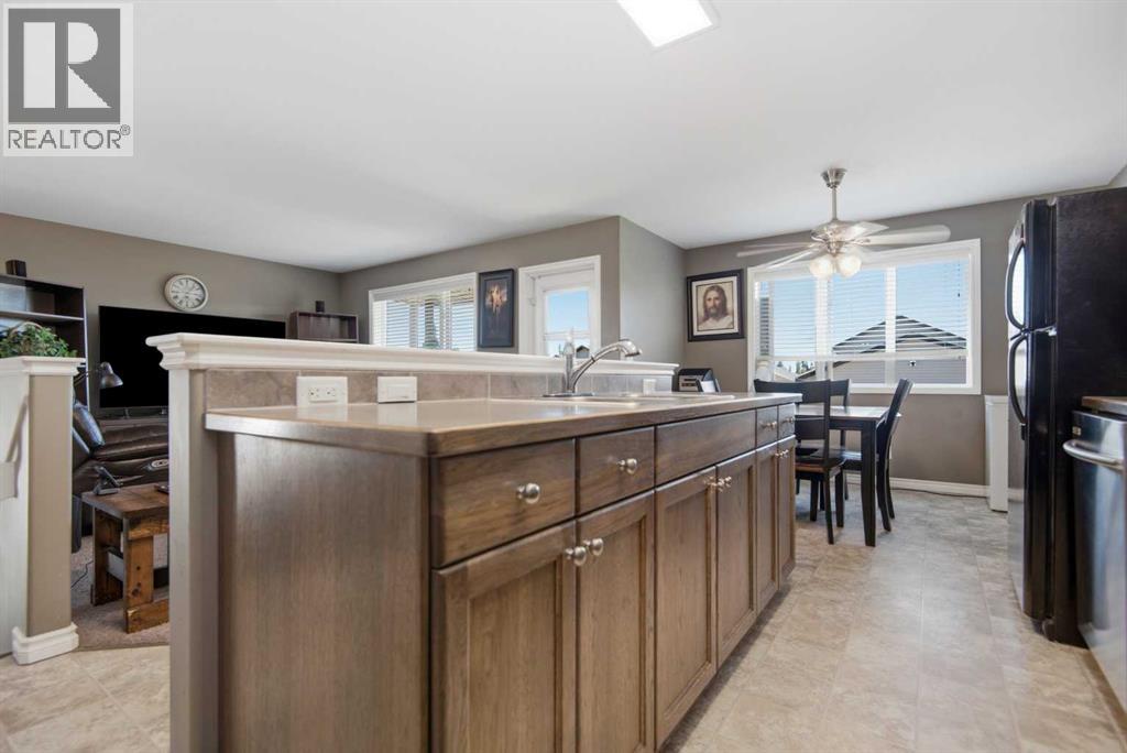 56 Heron Court, Penhold, Alberta  T4G 0G5 - Photo 7 - A2327483