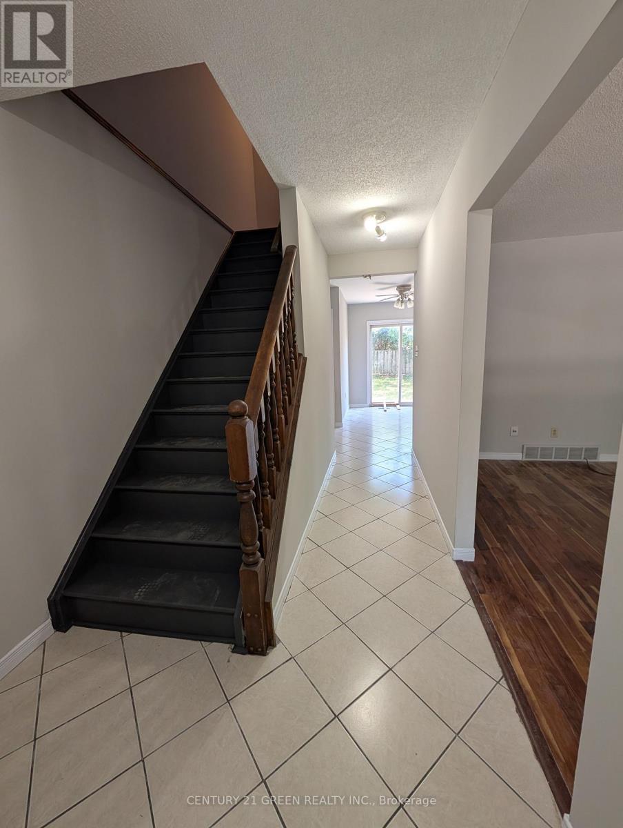 61 Ashley Crescent, London South, Ontario N6E 3P8 - Photo 3 - X13642582