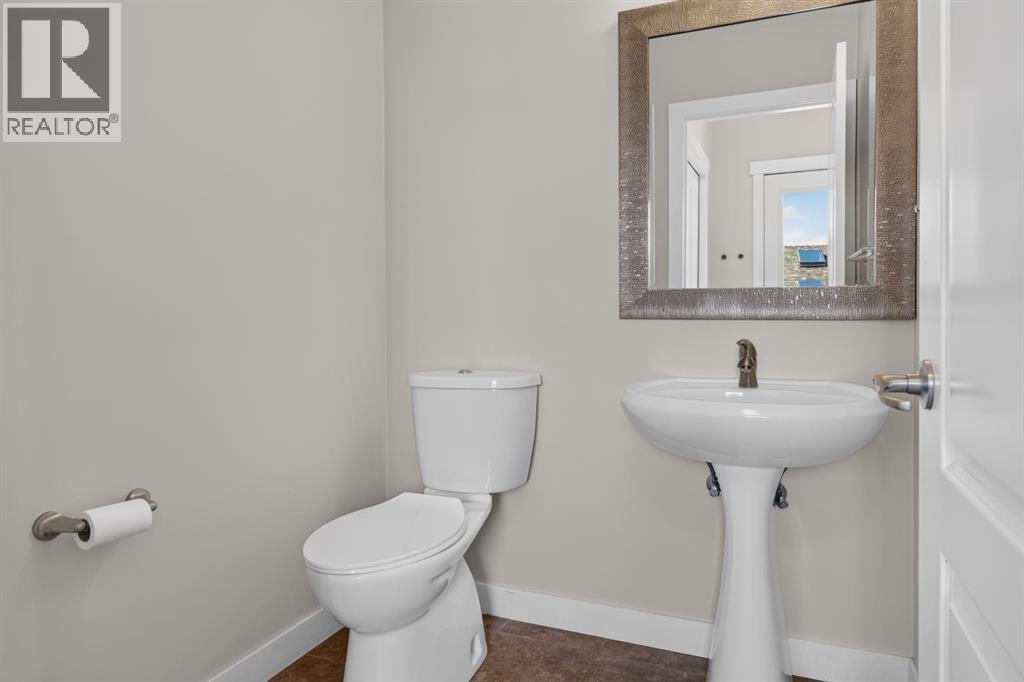 22 Panora Road NW, Calgary, Alberta  T3K 0R4 - Photo 18 - A2334301