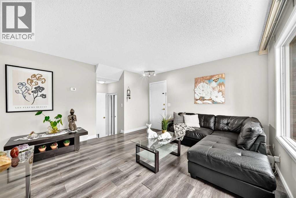 33, 175 Manora Place, Calgary, Alberta  T2A 4P6 - Photo 13 - A2335022