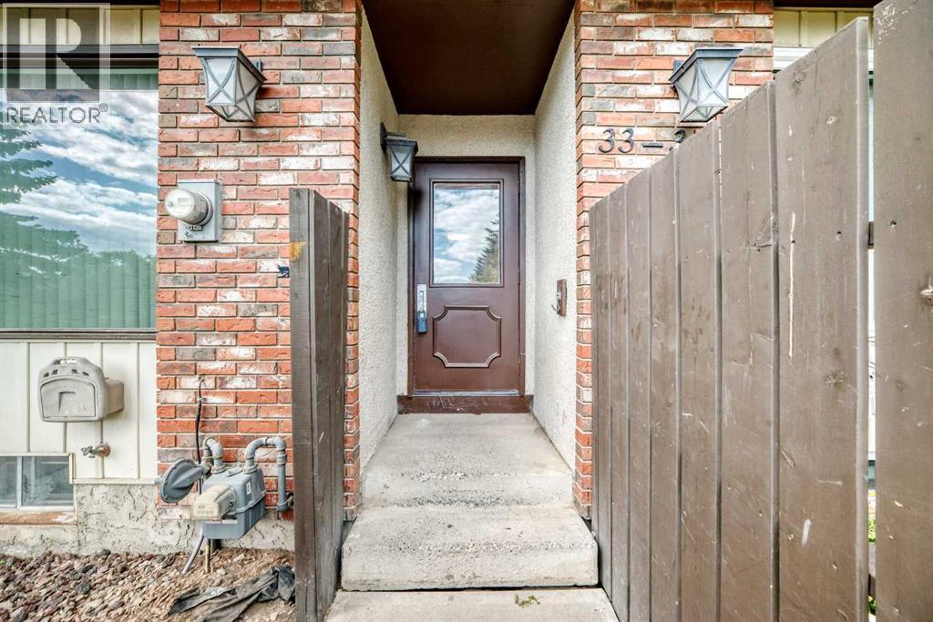 33, 175 Manora Place, Calgary, Alberta  T2A 4P6 - Photo 3 - A2335022