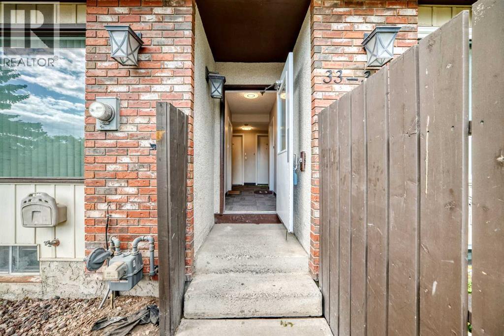 33, 175 Manora Place, Calgary, Alberta  T2A 4P6 - Photo 4 - A2335022
