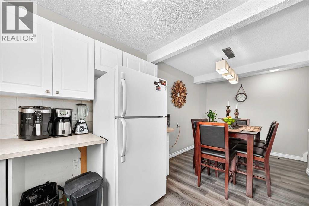 33, 175 Manora Place, Calgary, Alberta  T2A 4P6 - Photo 7 - A2335022