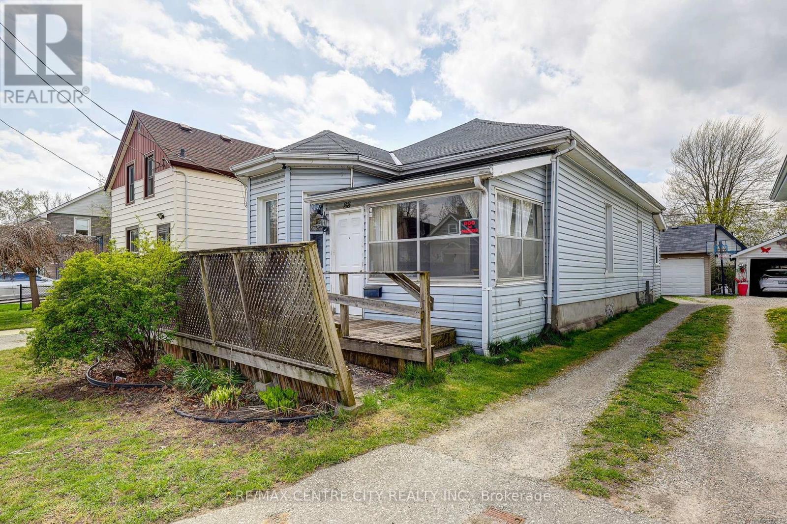 88 Flora Street, St. Thomas, Ontario  N5P 2X6 - Photo 2 - X13642674