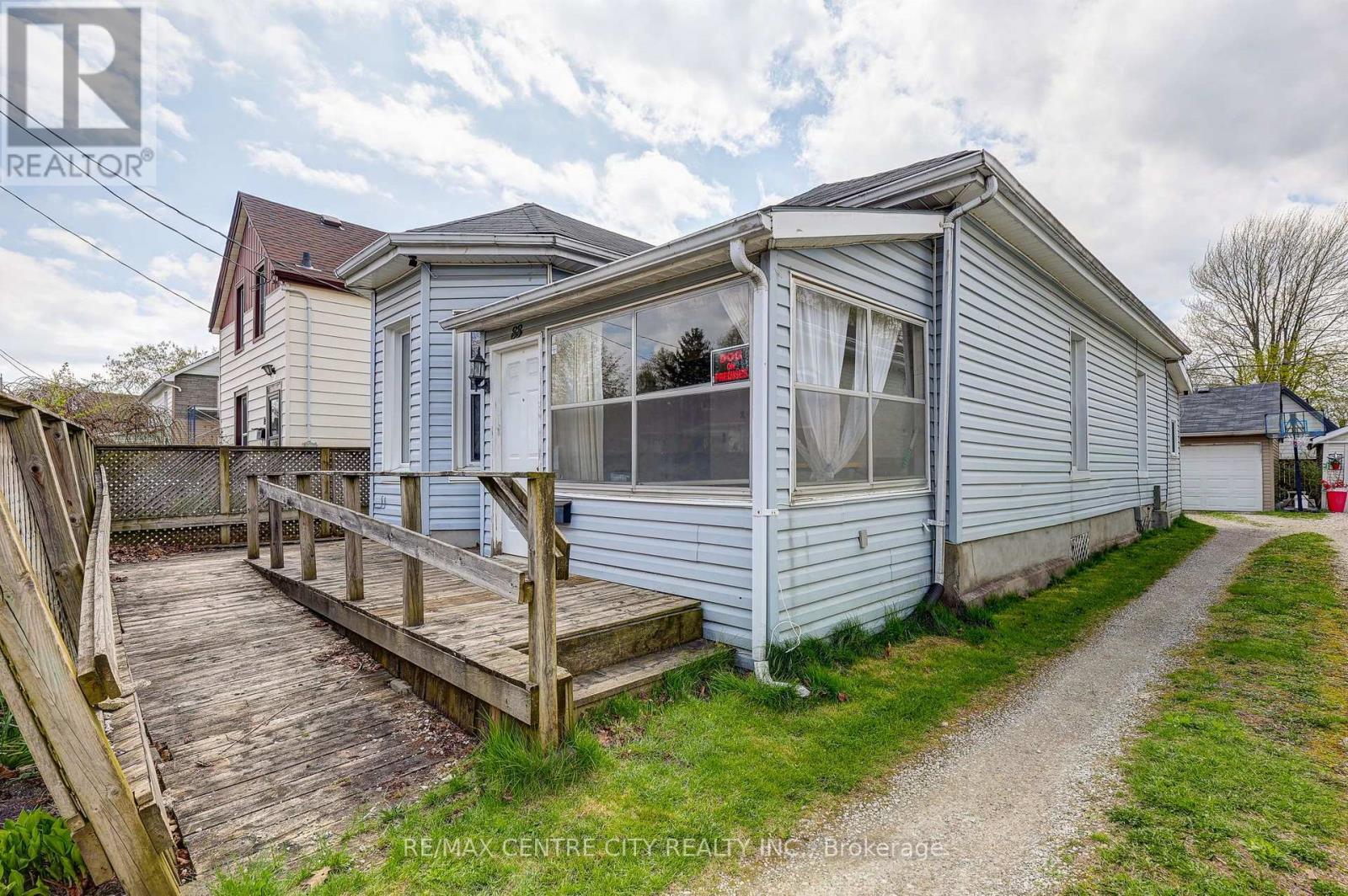 88 Flora Street, St. Thomas, Ontario  N5P 2X6 - Photo 3 - X13642674