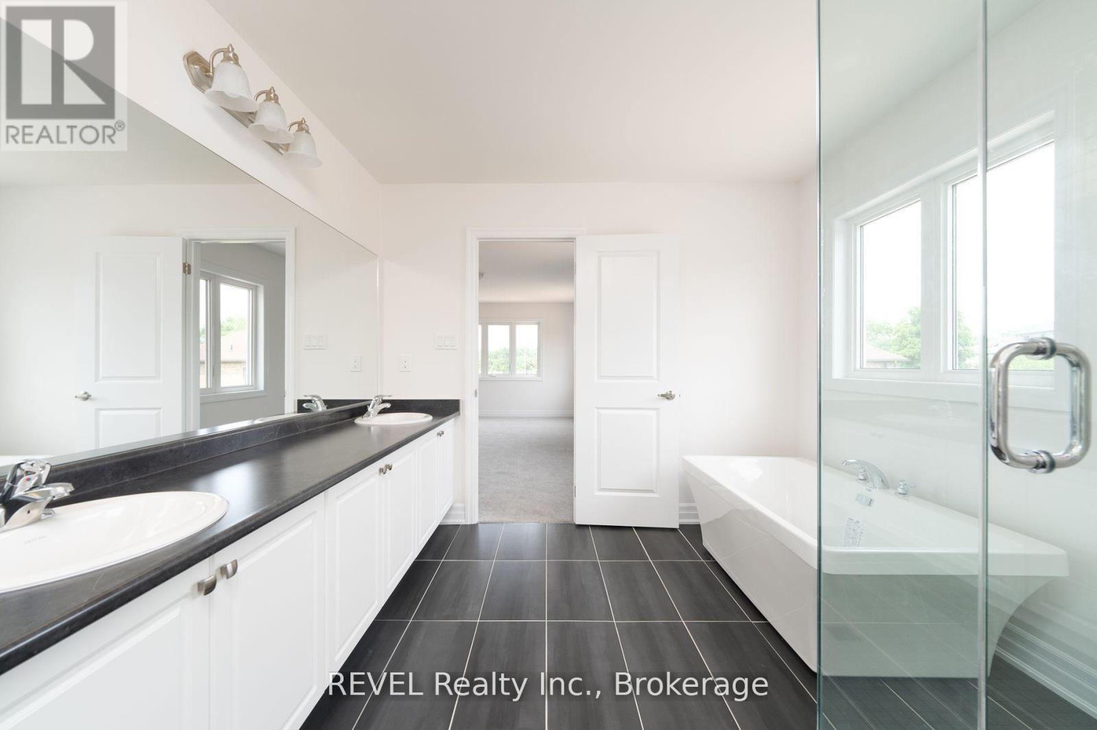 4568 Lyons Parkway, Niagara Falls, Ontario  L2E 6S6 - Photo 19 - X13642636