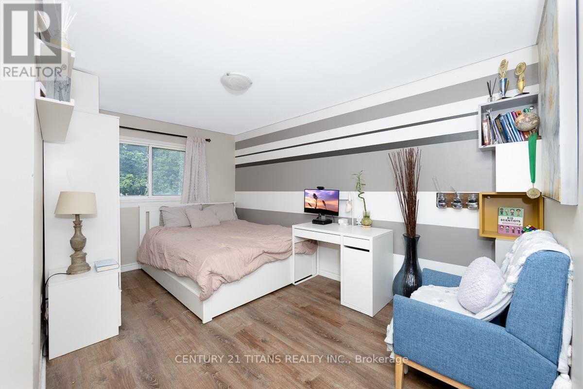 22 Whiteleas Avenue, Toronto, Ontario  M1B 1W7 - Photo 17 - E13642628
