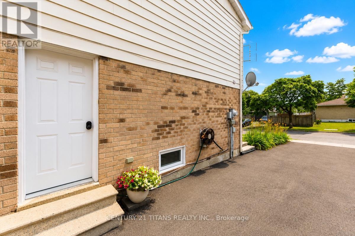 22 Whiteleas Avenue, Toronto, Ontario  M1B 1W7 - Photo 20 - E13642628