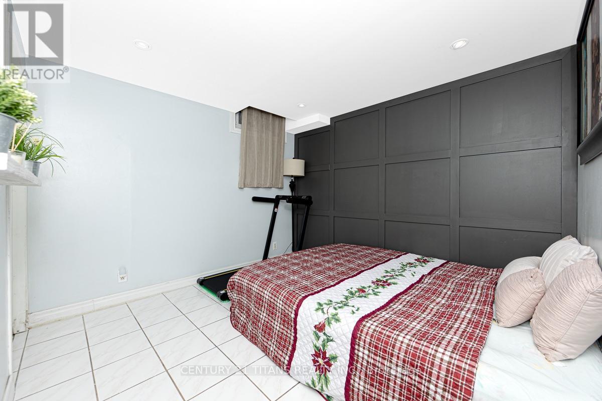 22 Whiteleas Avenue, Toronto, Ontario  M1B 1W7 - Photo 24 - E13642628
