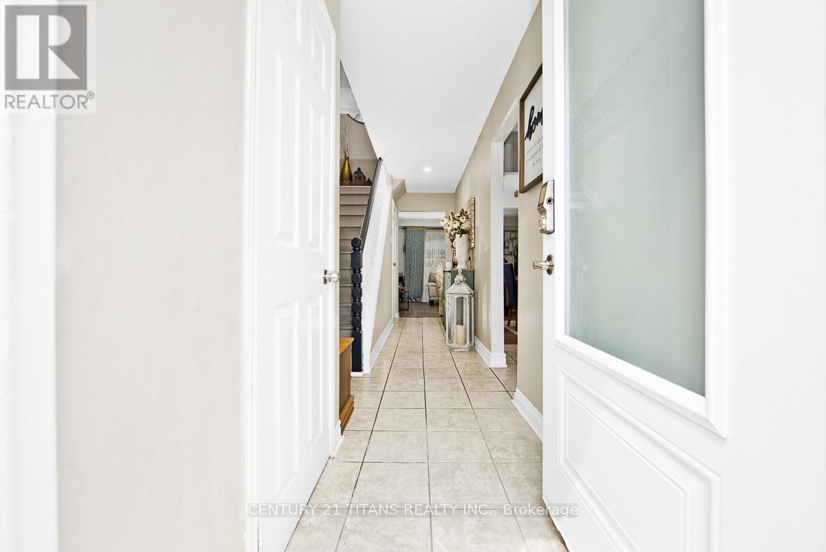 22 Whiteleas Avenue, Toronto, Ontario  M1B 1W7 - Photo 4 - E13642628