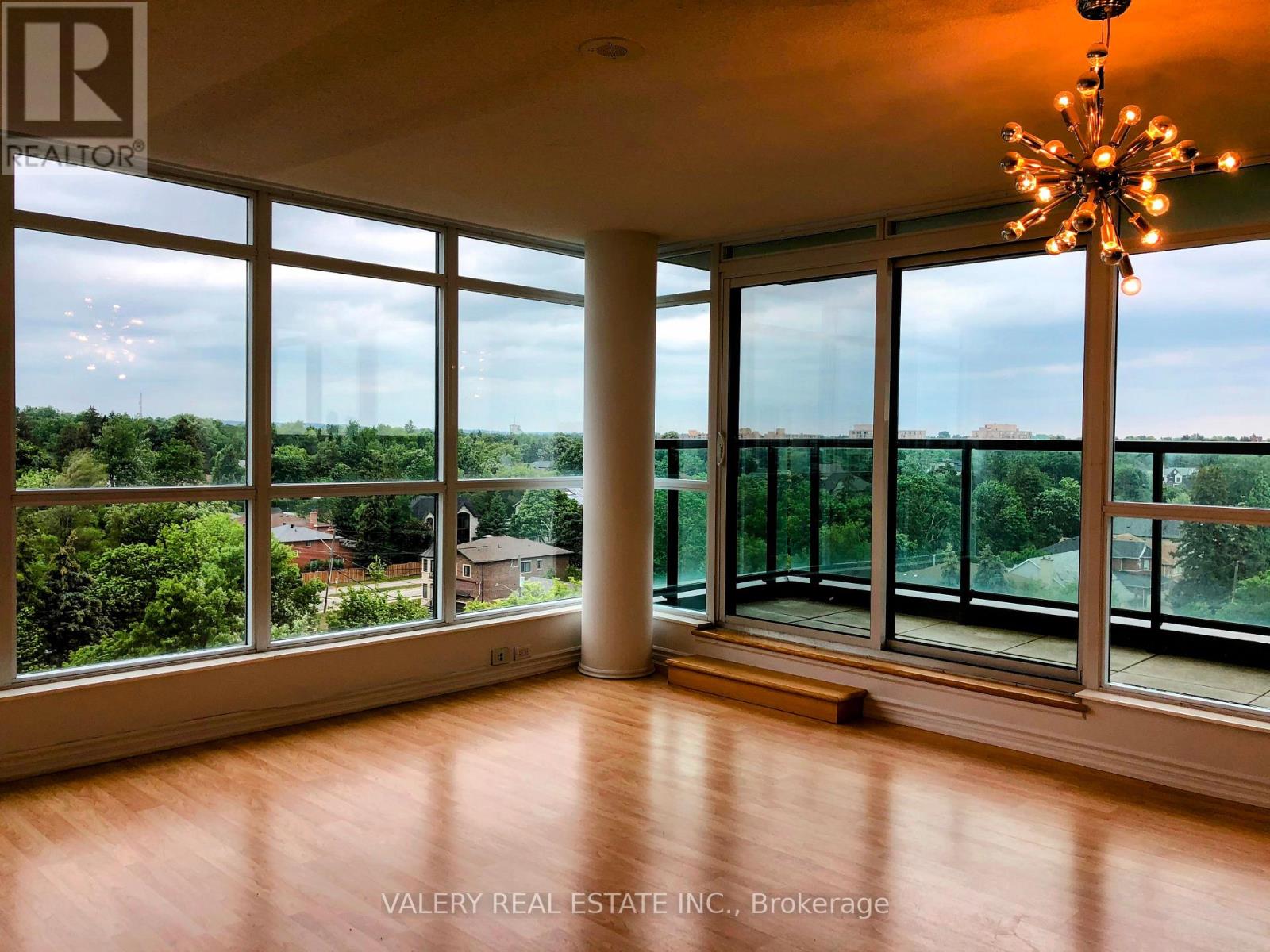 907 - 18 Harding Boulevard, Richmond Hill, Ontario  L4C 0T3 - Photo 4 - N13642606