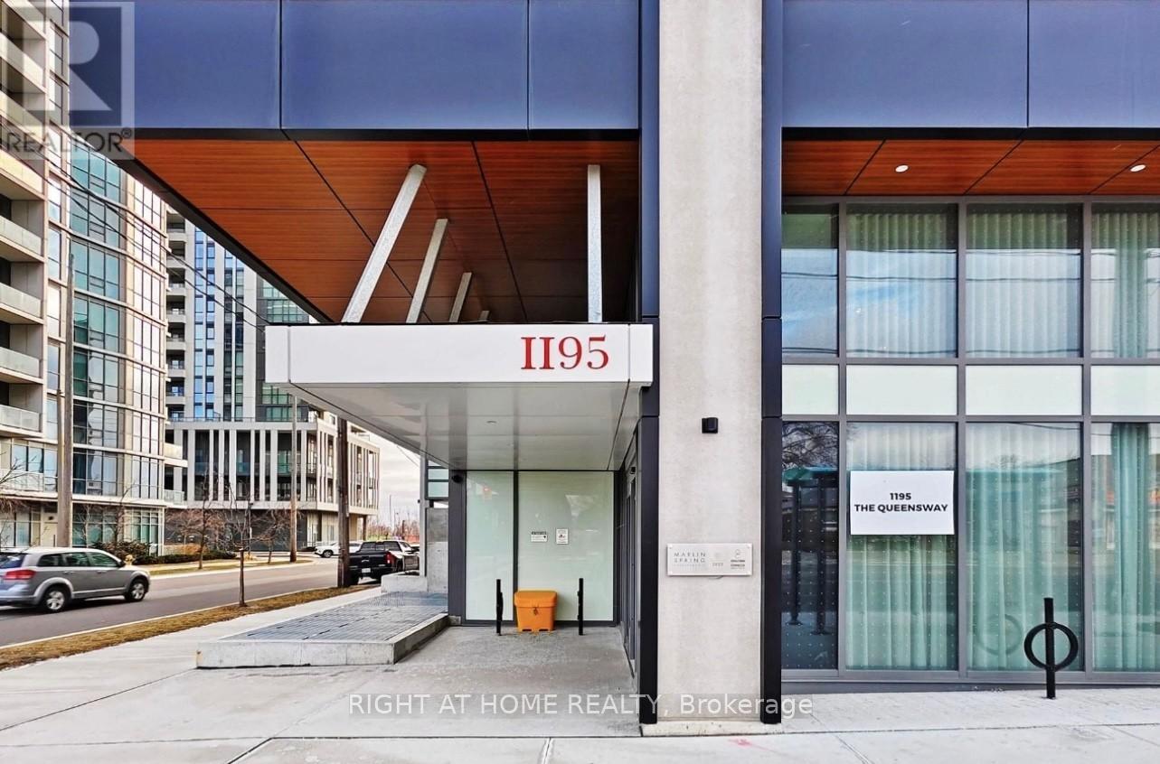 704 - 1195 THE QUEENSWAY, Toronto, Ontario