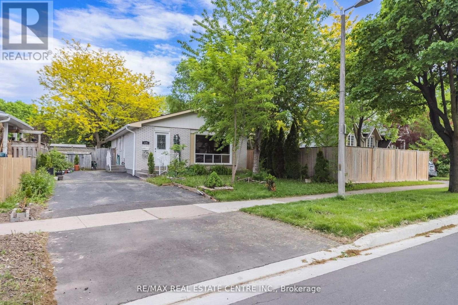 126 Culham Street, Oakville, Ontario  L6H 1G5 - Photo 2 - W13642630