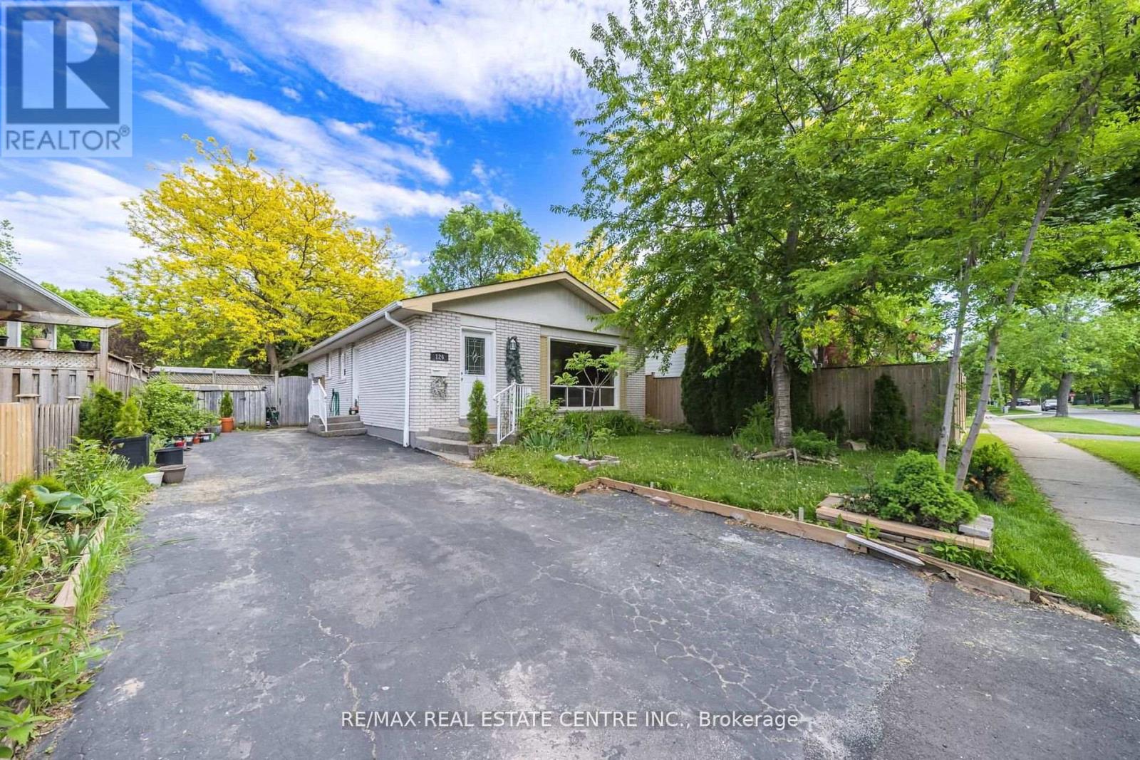 126 Culham Street, Oakville, Ontario  L6H 1G5 - Photo 3 - W13642630