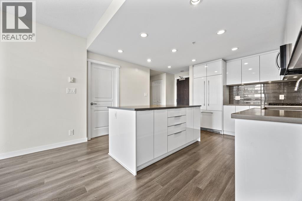 2404 3100 Windsor Gate, Coquitlam, British Columbia  V3B 0P3 - Photo 3 - R3152357