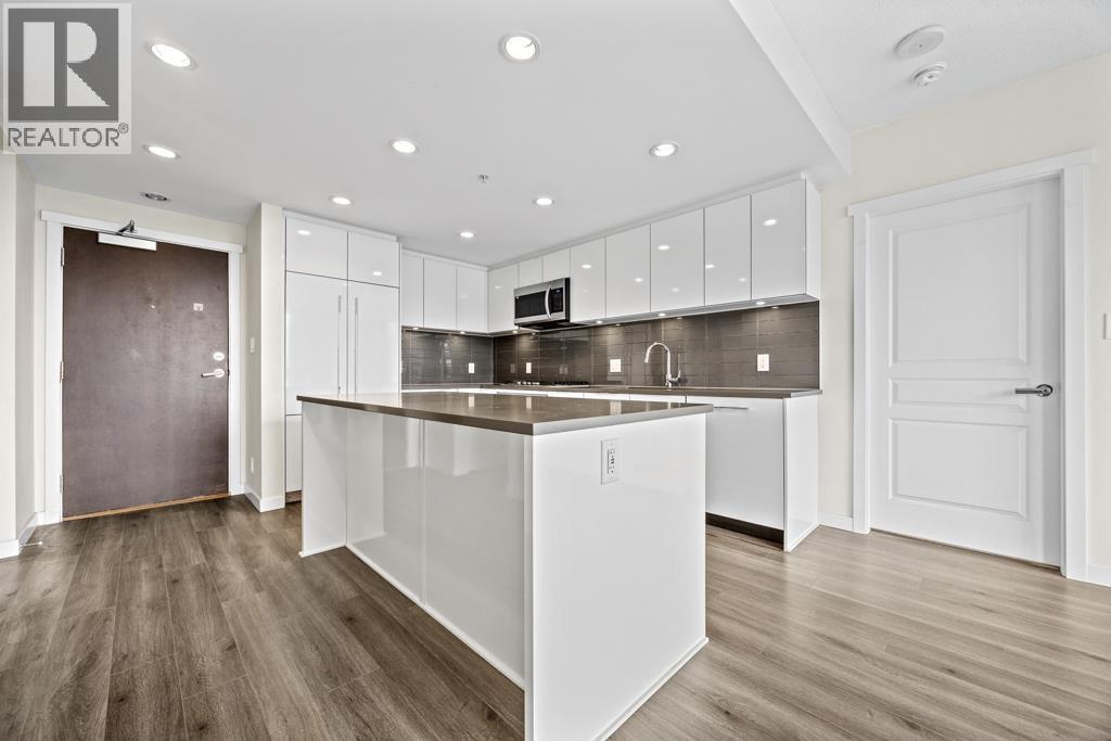 2404 3100 Windsor Gate, Coquitlam, British Columbia  V3B 0P3 - Photo 4 - R3152357