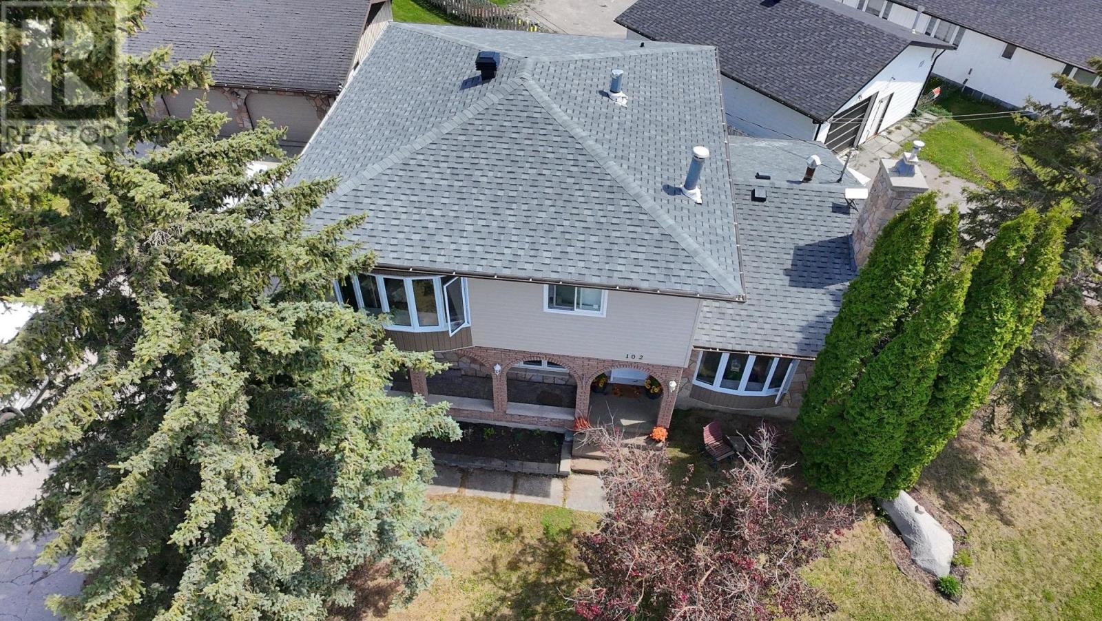 102 Thom St, Longlac, Ontario  P0T 2A0 - Photo 2 - TB2601459