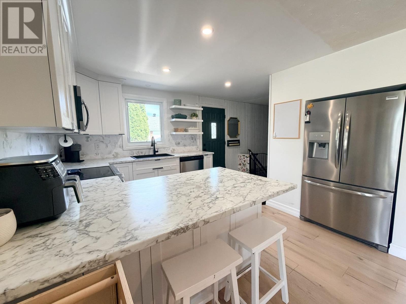 102 Thom St, Longlac, Ontario  P0T 2A0 - Photo 4 - TB2601459
