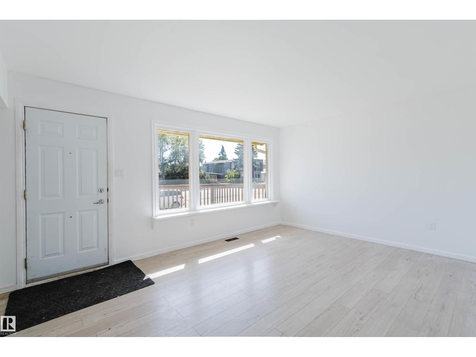 9606 163 St NW, Edmonton, Alberta  T5P 3M8 - Photo 4 - E4498137