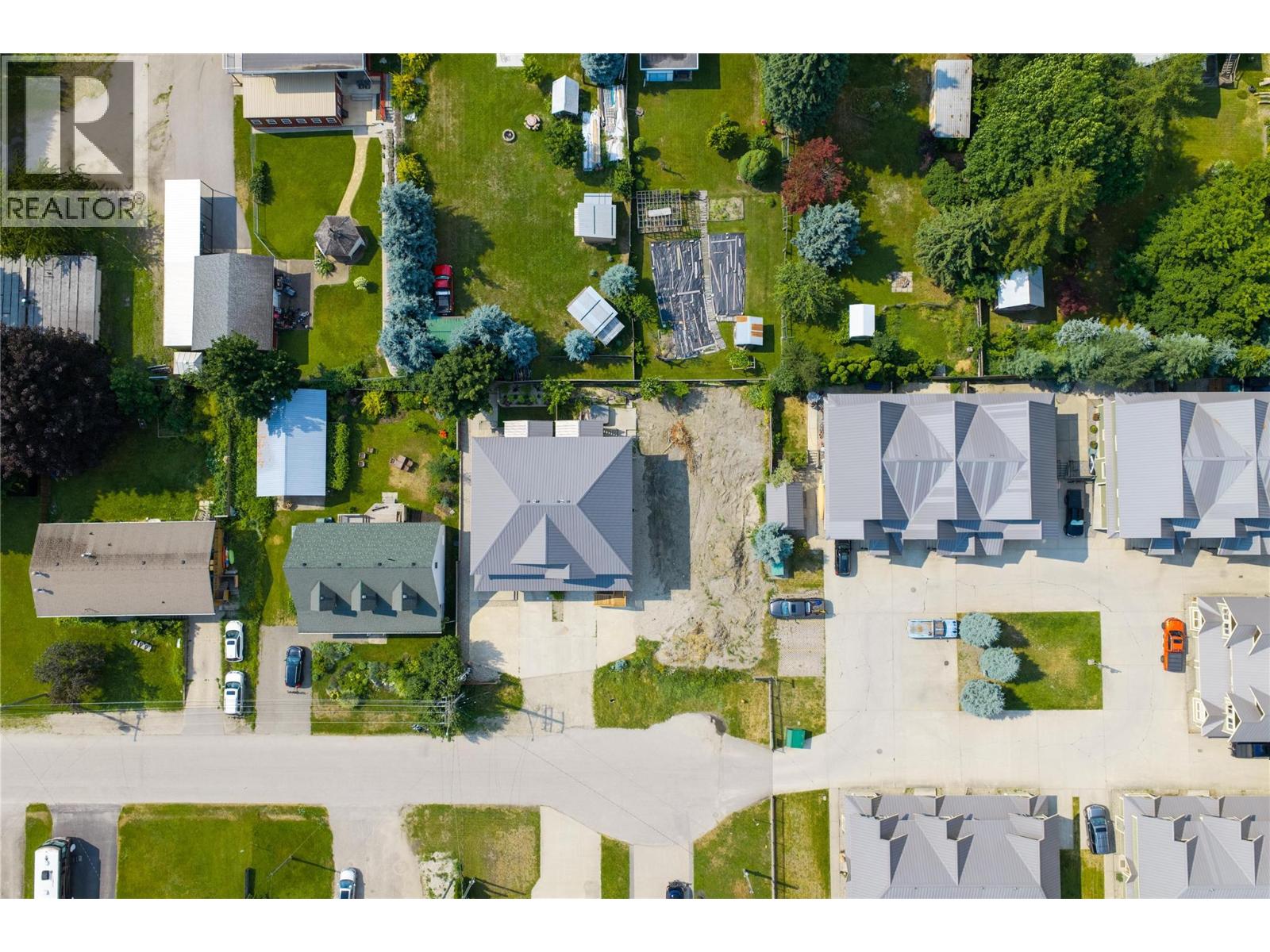 703 Center Street, Revelstoke, British Columbia  V0E 2S0 - Photo 45 - 10392938