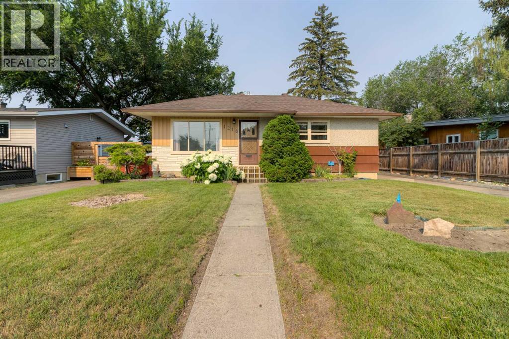 1218 18 Street N, Lethbridge, Alberta  T1H 3H6 - Photo 1 - A2331568