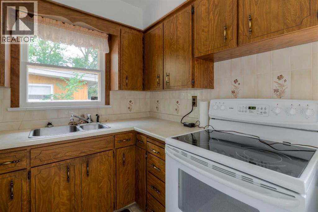 1218 18 Street N, Lethbridge, Alberta  T1H 3H6 - Photo 16 - A2331568