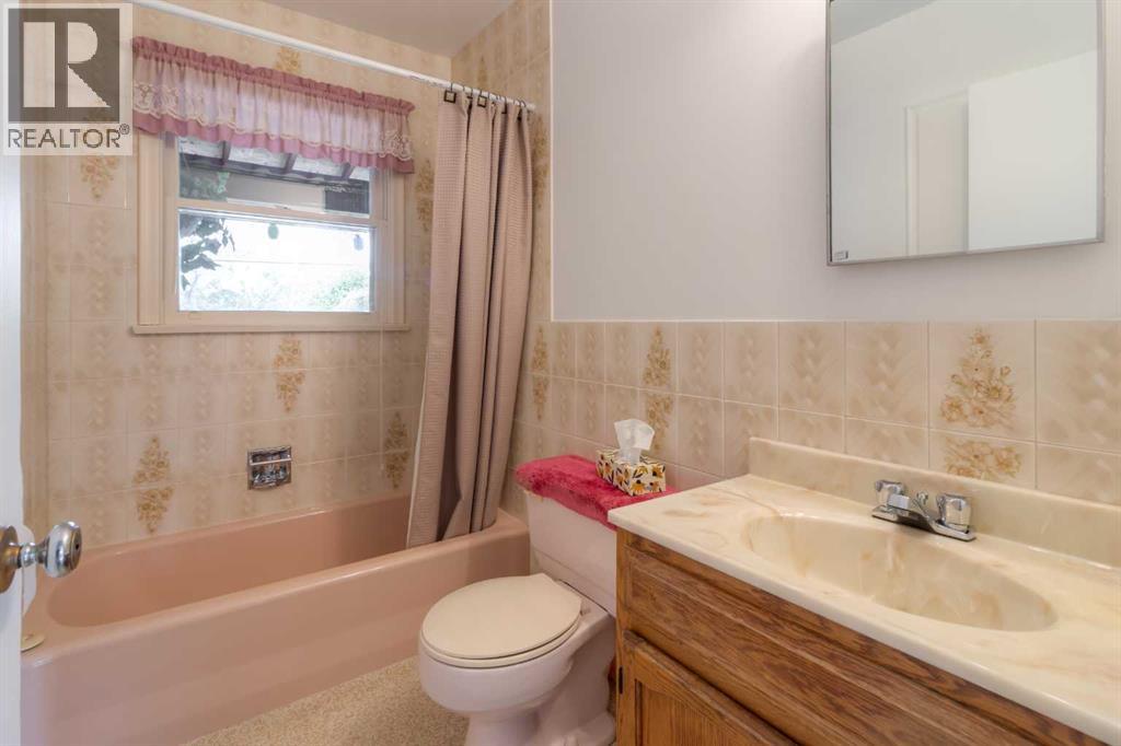 1218 18 Street N, Lethbridge, Alberta  T1H 3H6 - Photo 7 - A2331568
