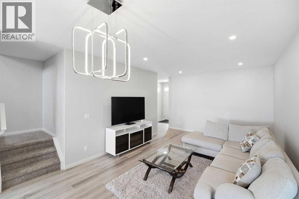 34 Aquila Way NW, Calgary, Alberta  T3R 1Z6 - Photo 6 - A2325921