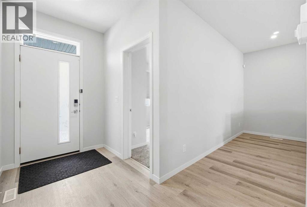34 Aquila Way NW, Calgary, Alberta  T3R 1Z6 - Photo 2 - A2325921