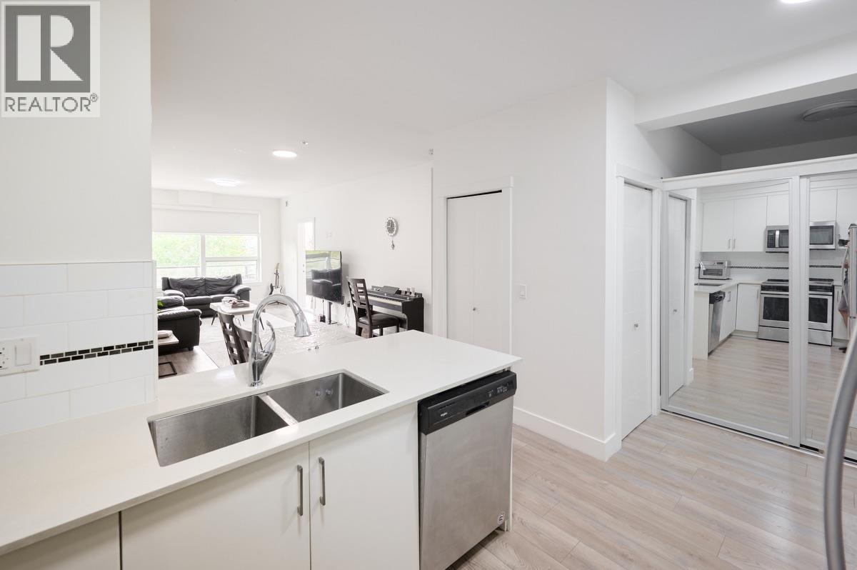 305 22577 Royal Crescent, Maple Ridge, British Columbia V2X 2M2 - Photo 7 - R3153186