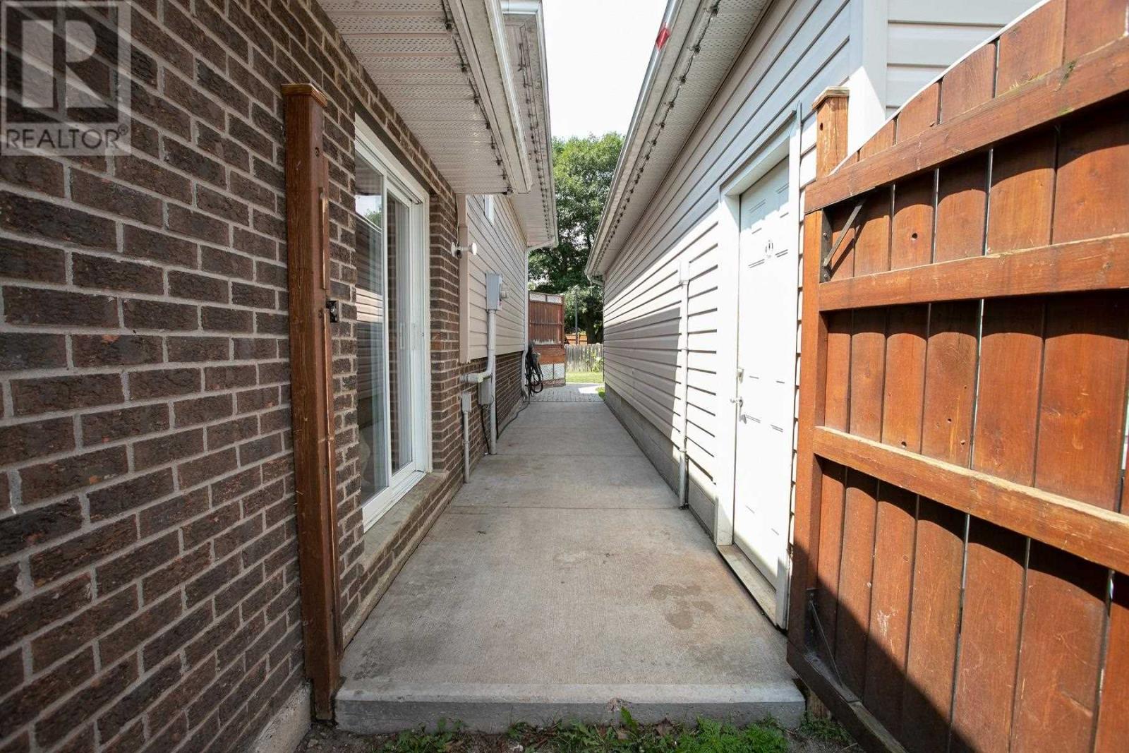 60 Ross St, Sault Ste. Marie, Ontario  P6A 5Y8 - Photo 6 - SM262059