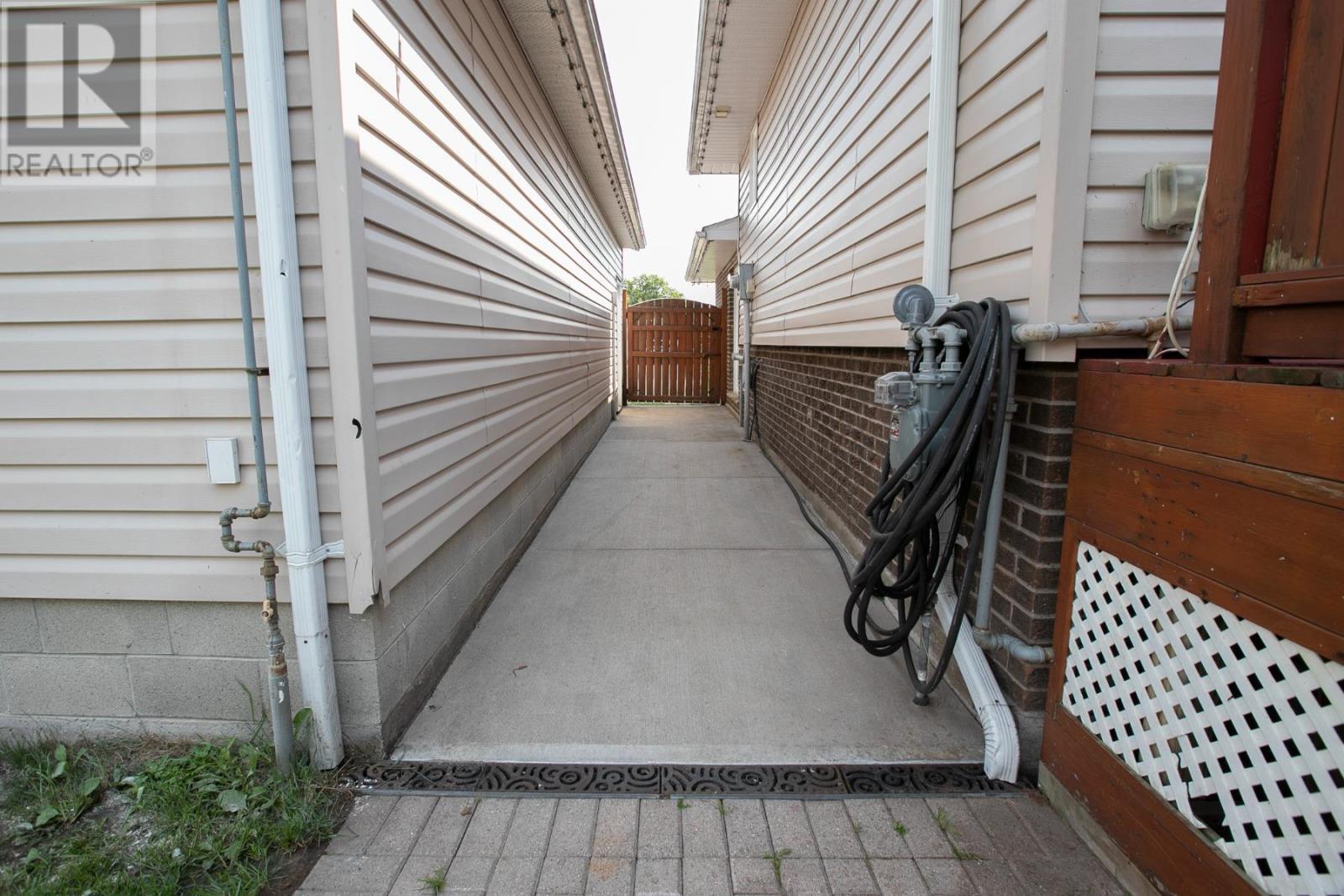 60 Ross St, Sault Ste. Marie, Ontario  P6A 5Y8 - Photo 9 - SM262059