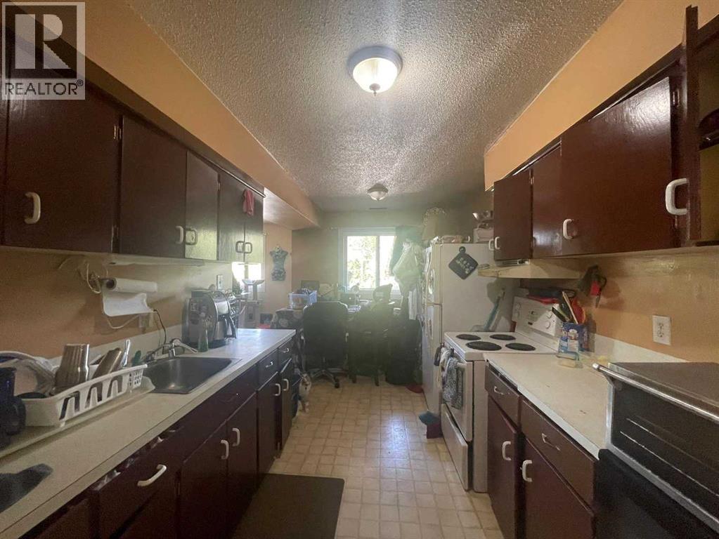733 44 Avenue NW, Calgary, Alberta  T2K 0J5 - Photo 12 - A2335104