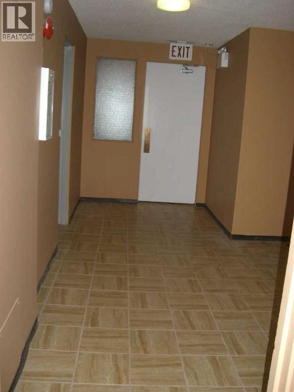 733 44 Avenue NW, Calgary, Alberta  T2K 0J5 - Photo 5 - A2335104