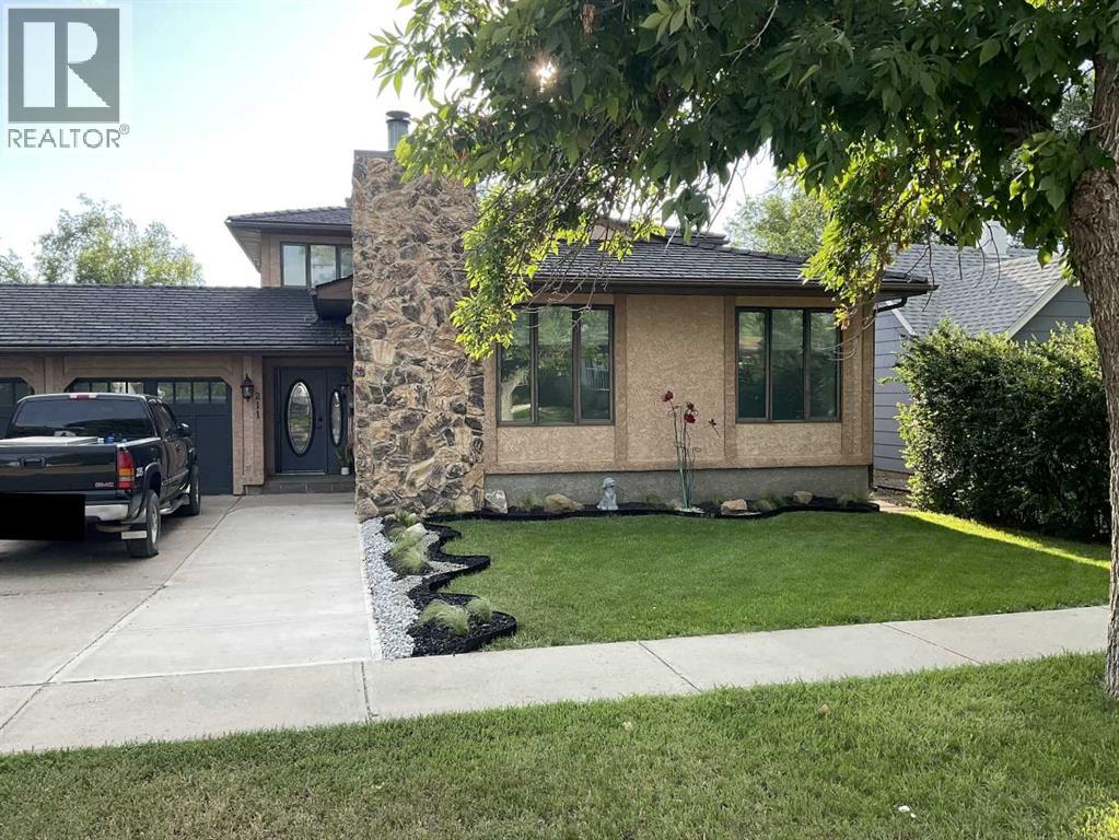211 4 Avenue SE, Three Hills, Alberta  T0M 2A0 - Photo 1 - A2328733