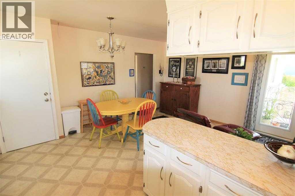 7504 39 Avenue NW, Calgary, Alberta  T3B 1V3 - Photo 8 - A2334145