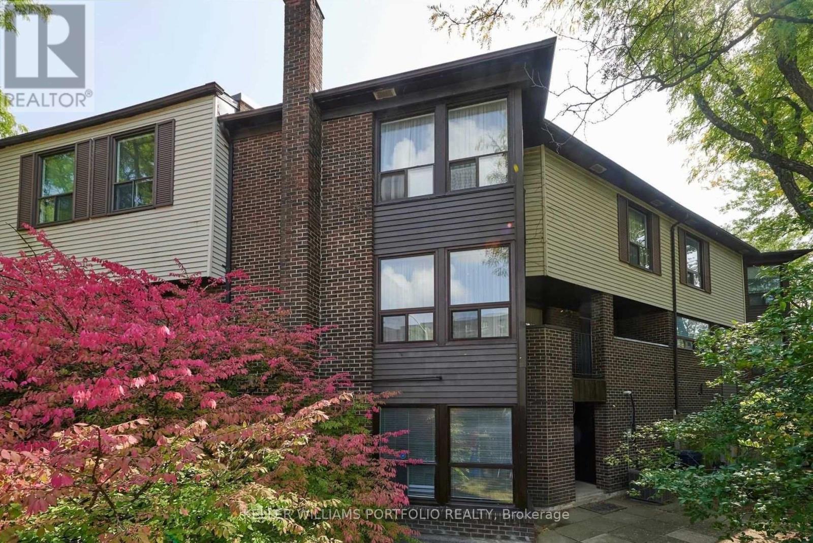 10 Lofty Hill Way, Toronto, Ontario M2H 2Z8 - Photo 4 - C13642794