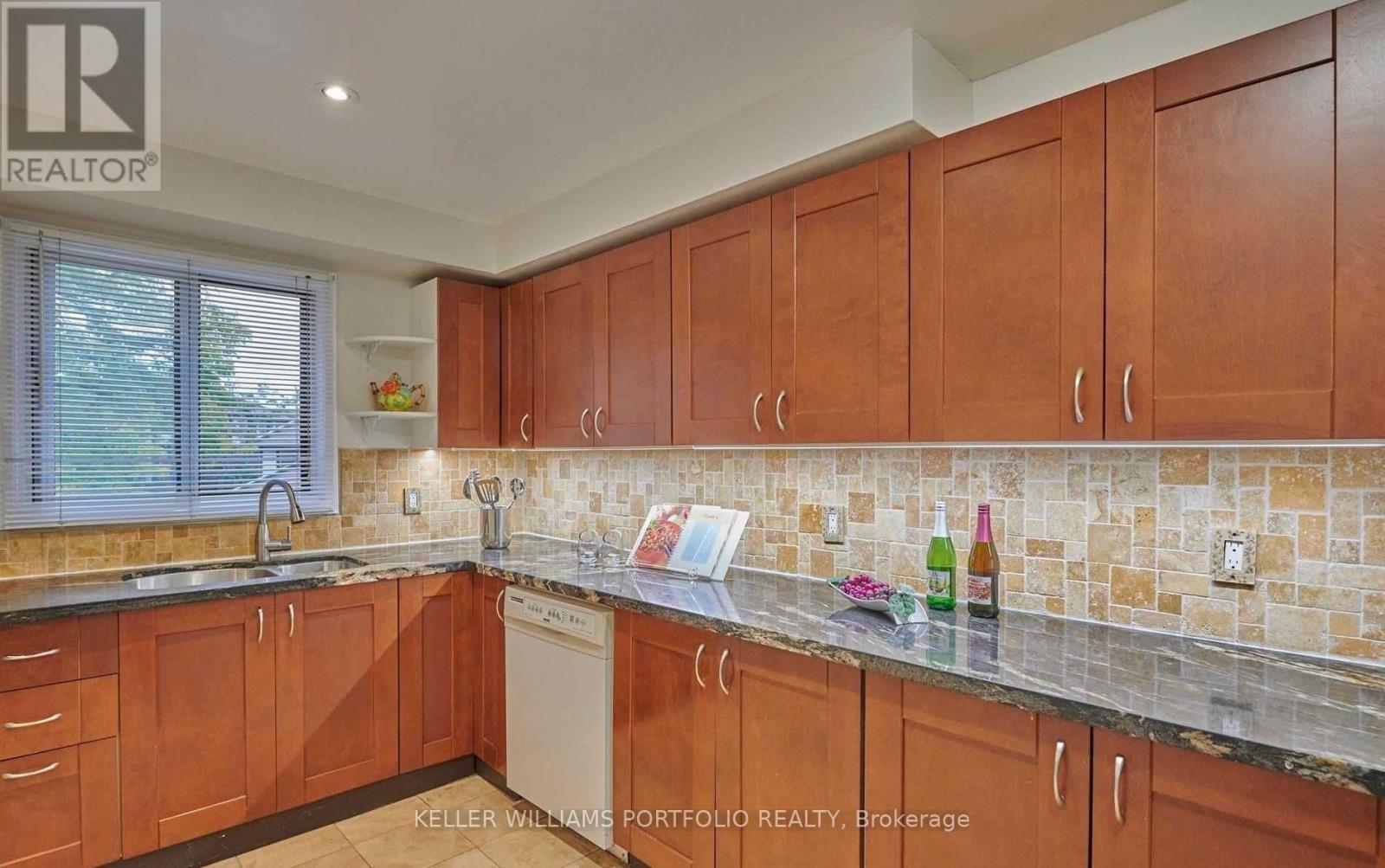 10 Lofty Hill Way, Toronto, Ontario M2H 2Z8 - Photo 7 - C13642794
