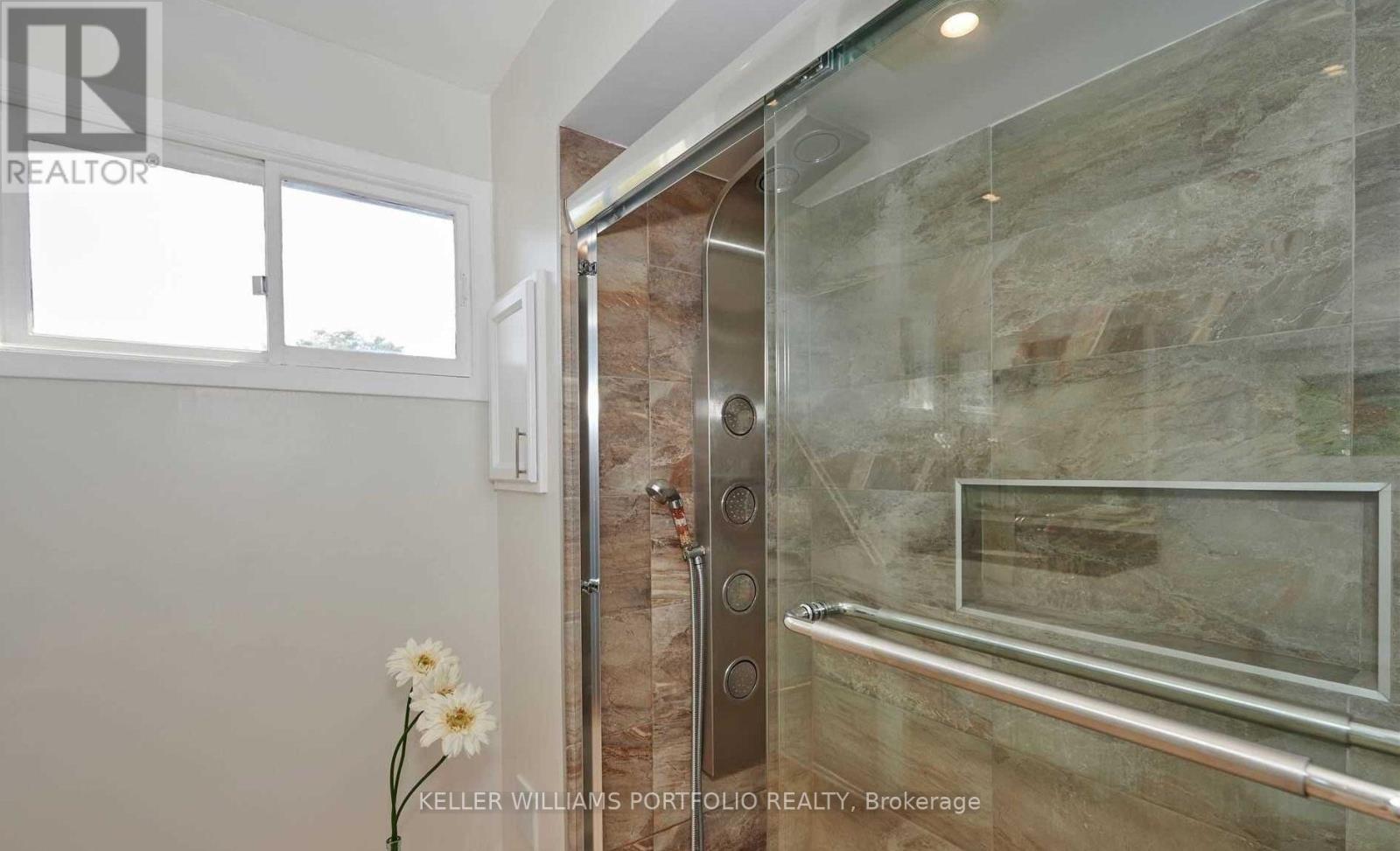 10 Lofty Hill Way, Toronto, Ontario M2H 2Z8 - Photo 9 - C13642794