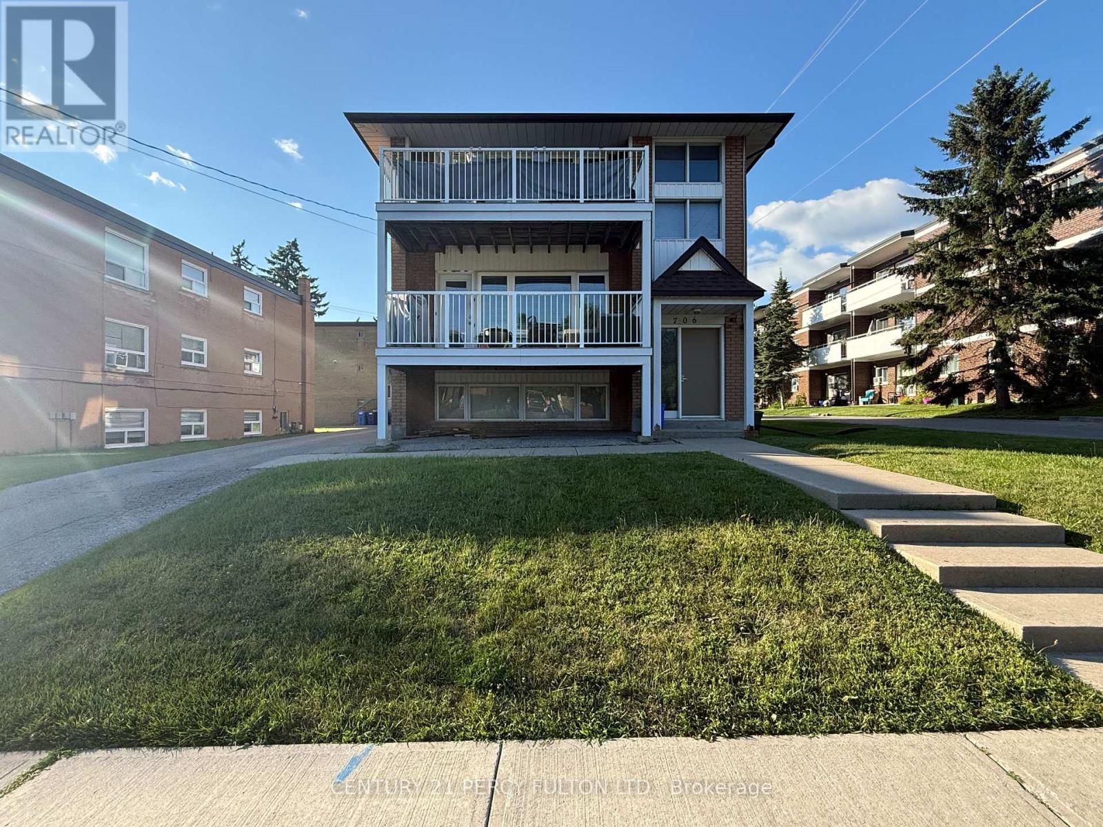 3 - 706 Dunlop Street W, Whitby, Ontario  L1N 1V5 - Photo 2 - E13642760